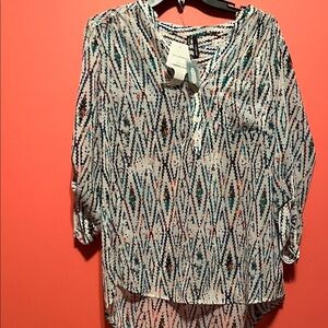 Maurice’s 3/4 sleeve sheer top colors are very vibrant